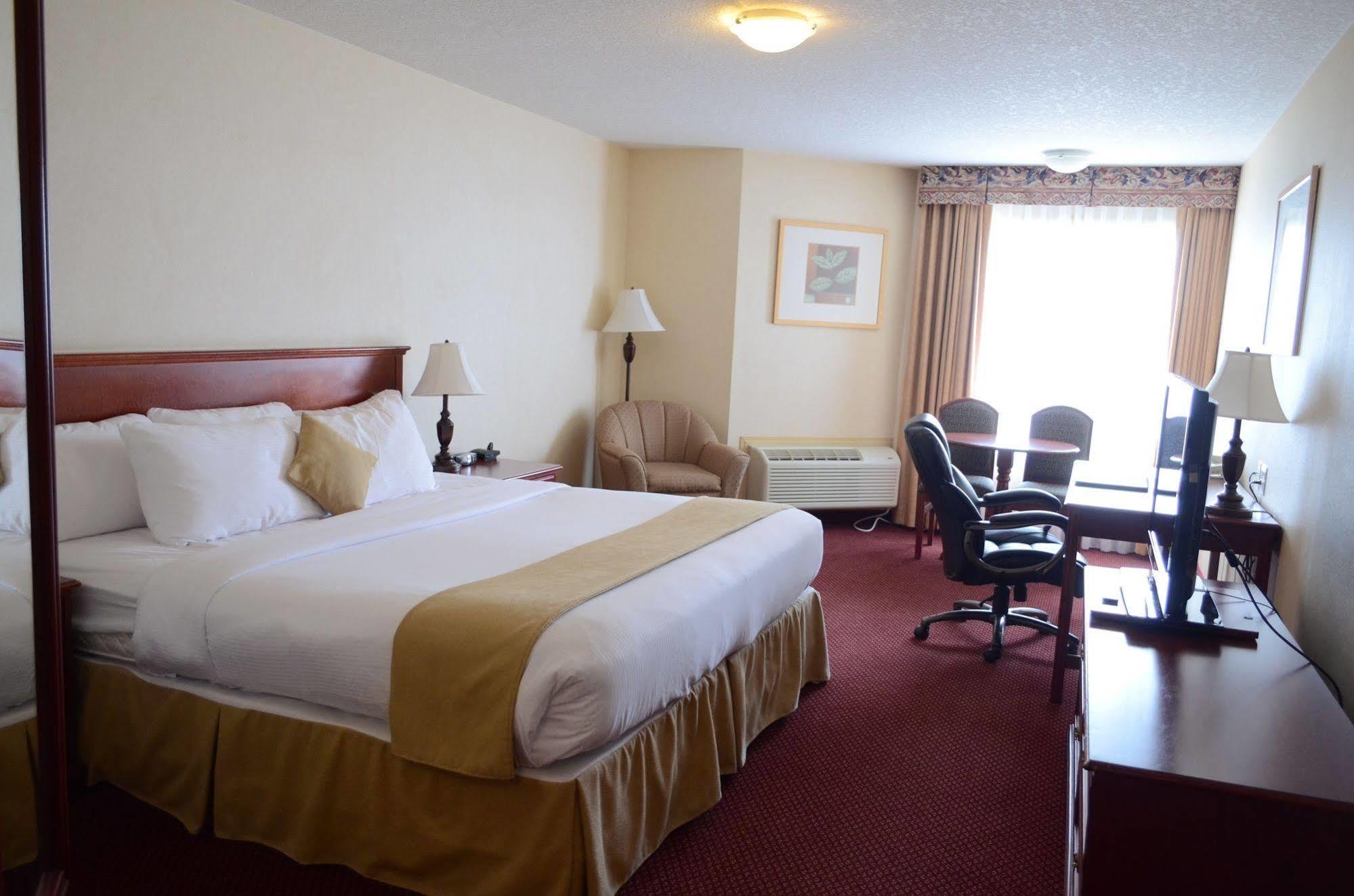 Quality Inn & Suites Edmonton International Airport Leduc Exterior foto